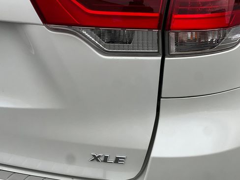 Used 2018 Toyota Highlander XLE FWD image 27