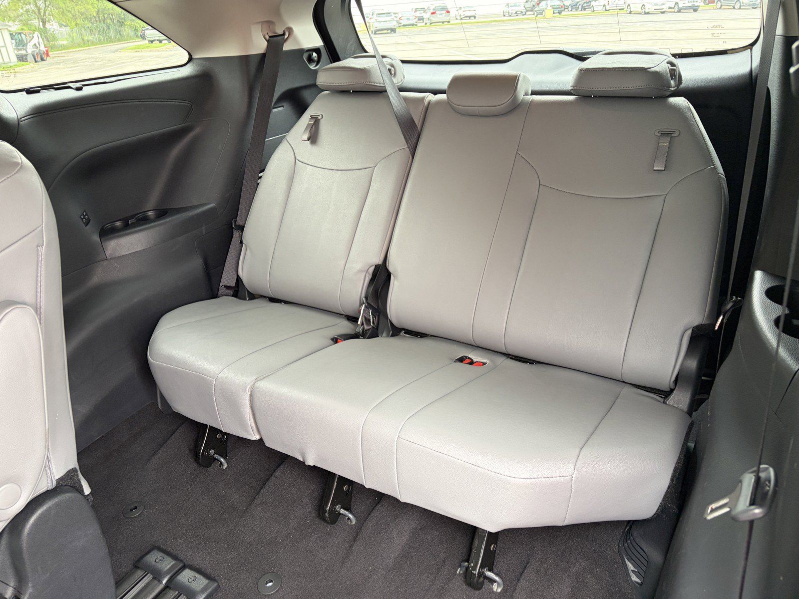 Used 2026 Toyota Sienna XLE FWD image 10