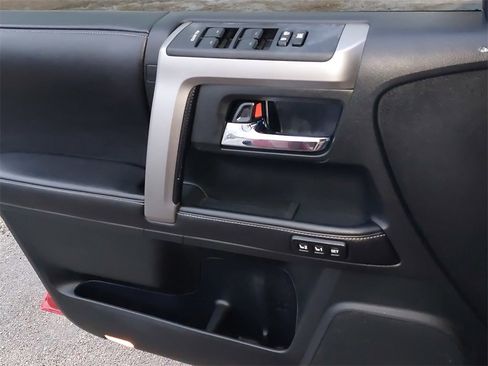 Used 2016 Toyota 4Runner Limited image 23