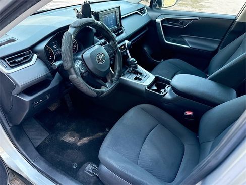 Used 2020 Toyota RAV4 LE image 24