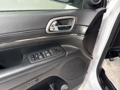 Used 2021 Jeep Grand Cherokee Limited X image 13