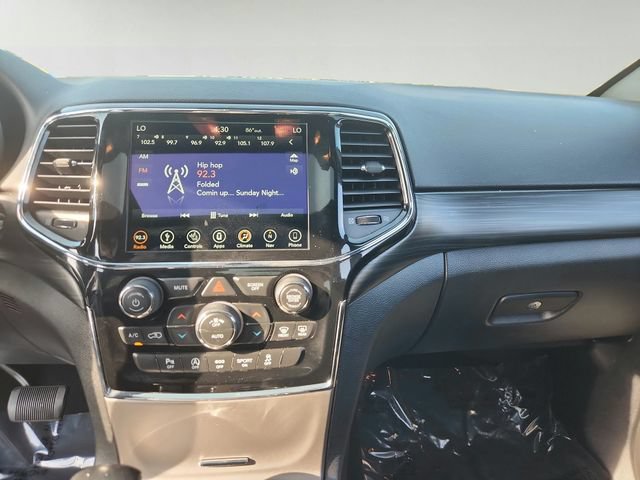Used 2019 Jeep Grand Cherokee Altitude AWD/4WD image 16