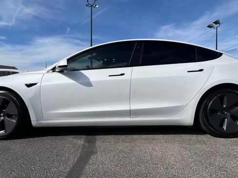 Used 2021 Tesla Model 3 Standard Range Plus image 3