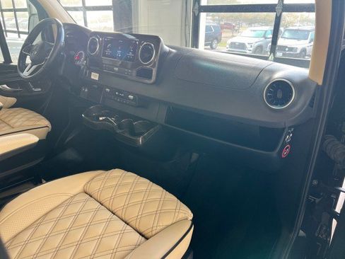 Used 2023 Mercedes-Benz Sprinter 3500 image 8