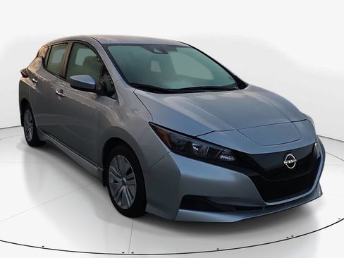 Used 2025 Nissan Leaf S FWD image 4