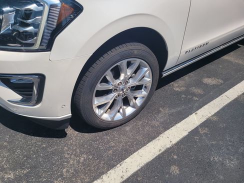 Used 2019 Ford Expedition Max Platinum AWD/4WD image 2