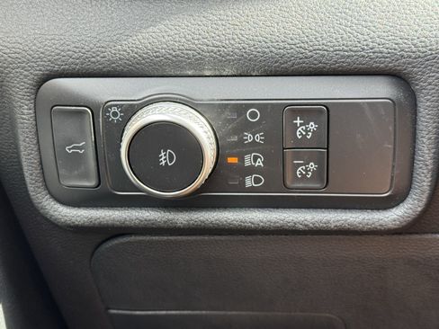 Used 2020 Ford Explorer XLT w/ Equipment Group 202A image 21