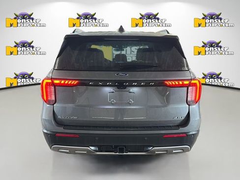 Used 2025 Ford Explorer Active w/ Active Comfort Package image 5
