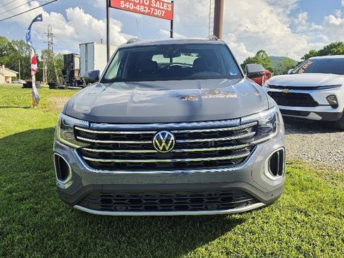 Used 2025 Volkswagen Atlas SE AWD/4WD image 2