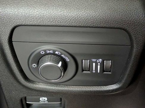 Used 2023 Jeep Grand Cherokee L Laredo RWD image 26