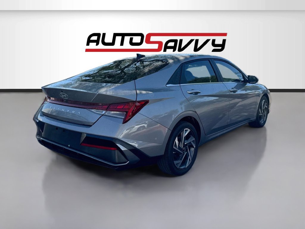 Used 2025 Hyundai Elantra SEL FWD image 7