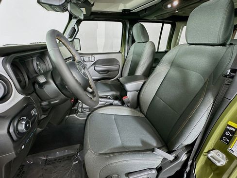 Used 2024 Jeep Wrangler Unlimited AWD/4WD image 18