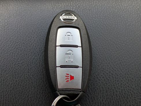 Used 2020 Nissan Pathfinder S image 27