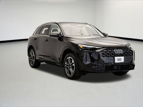 Used 2025 Audi Q5 Premium w/ Convenience Package image 7