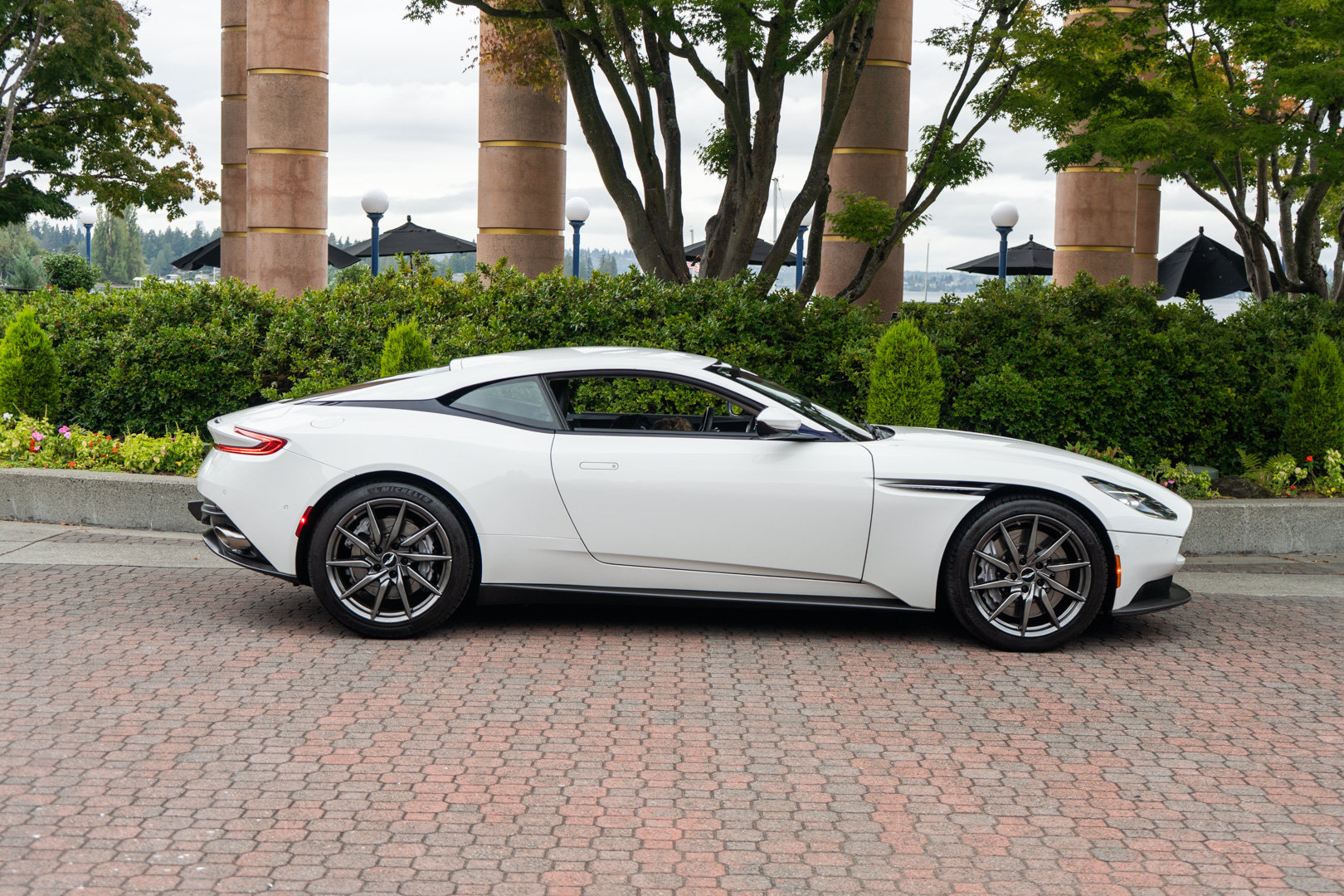 Used 2019 Aston Martin DB11 Coupe RWD image 49