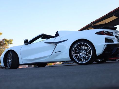 Used 2024 Chevrolet Corvette Z06 RWD image 18
