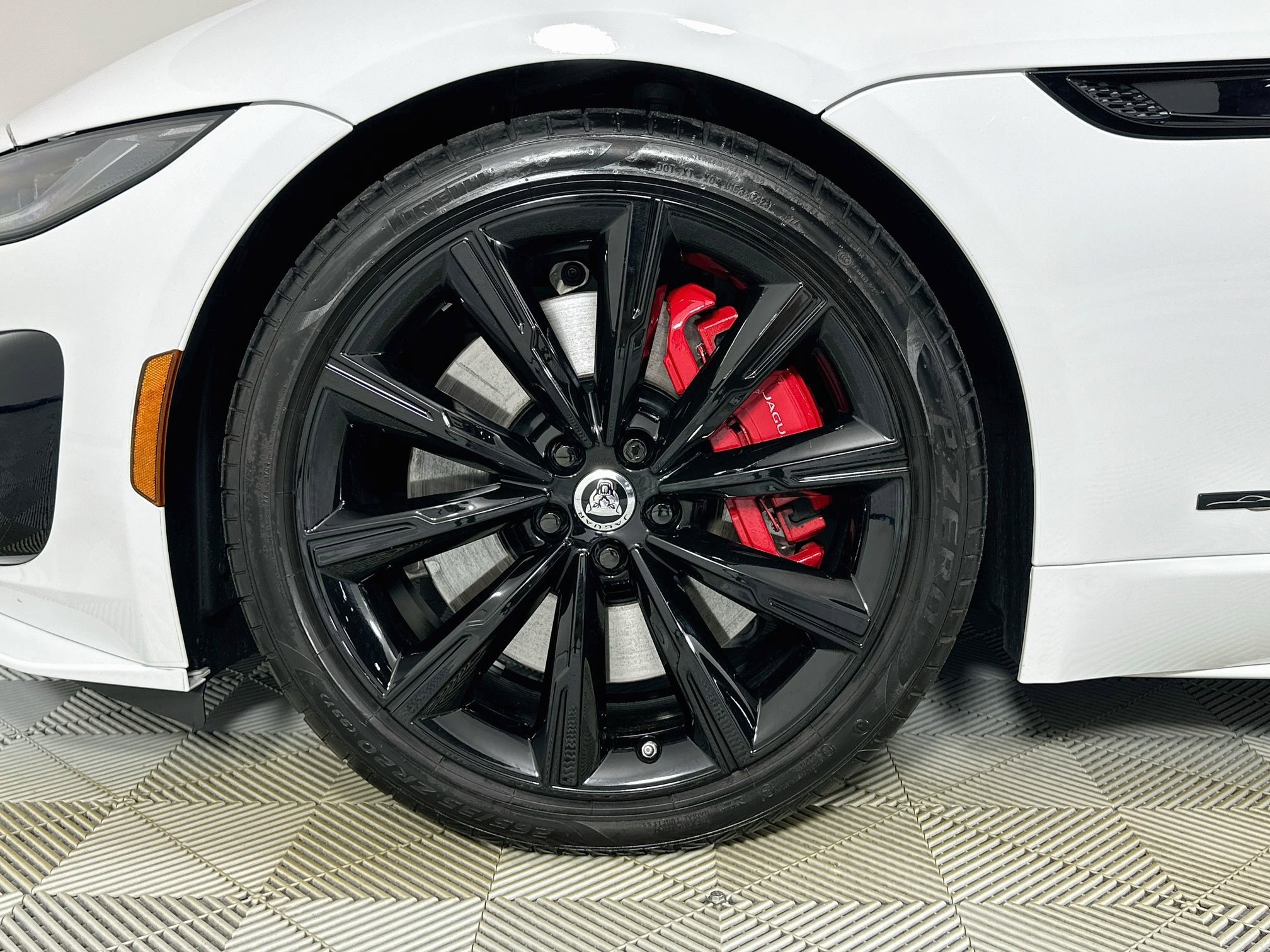 Certified 2024 Jaguar F-TYPE R AWD/4WD image 9