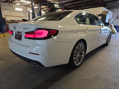 Used 2021 BMW 530i w/ Premium Package RWD image 3