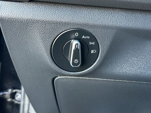 Used 2024 Volkswagen Jetta SE image 28