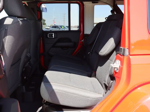 Used 2025 Jeep Wrangler Unlimited Sahara w/ Safety Group AWD/4WD image 10