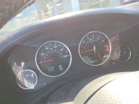 Used 2011 Jeep Wrangler Rubicon w/ PWR Convenience Group image 12