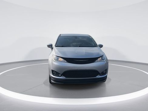 Used 2019 Chrysler Pacifica Touring Plus w/ S Appearance Package FWD image 3