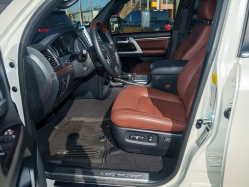 Used 2021 Toyota Land Cruiser image 12