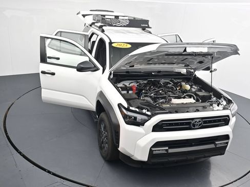 Used 2025 Toyota 4Runner SR5 AWD/4WD image 40