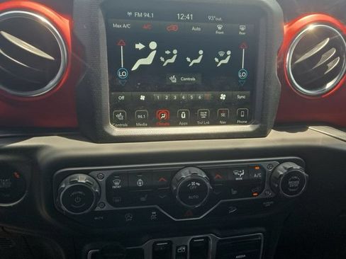 Used 2018 Jeep Wrangler Unlimited Rubicon AWD/4WD image 19
