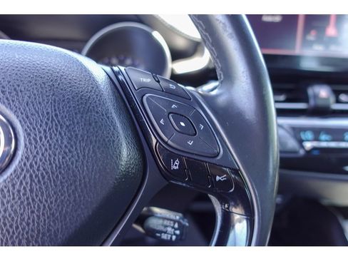 Used 2019 Toyota C-HR XLE FWD image 16