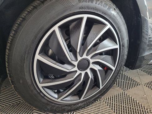 Used 2022 Toyota Corolla LE FWD image 31