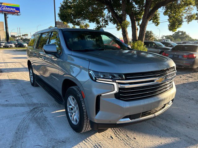 Used 2024 Chevrolet Suburban LT RWD image 1