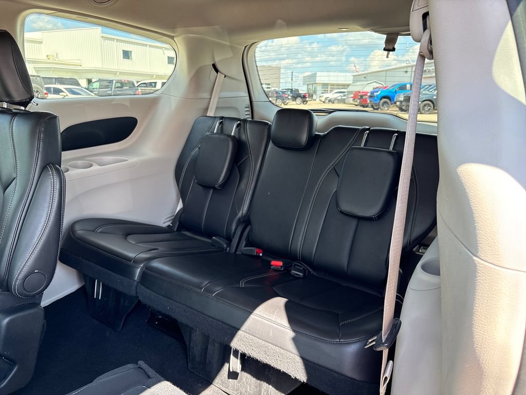 Used 2024 Chrysler Pacifica Touring-L FWD image 44