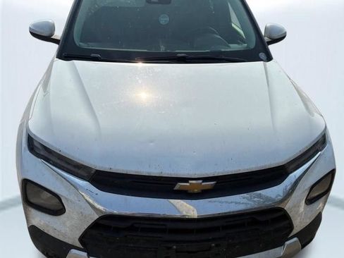 Used 2021 Chevrolet TrailBlazer LT w/ Premium Seating Package FWD image 3