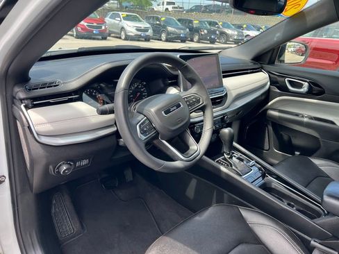 Used 2025 Jeep Compass Limited AWD/4WD image 18
