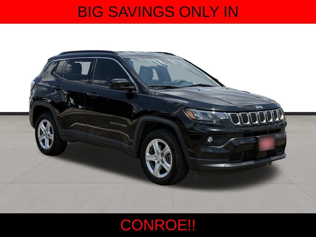 Used 2023 Jeep Compass Latitude AWD/4WD image 3