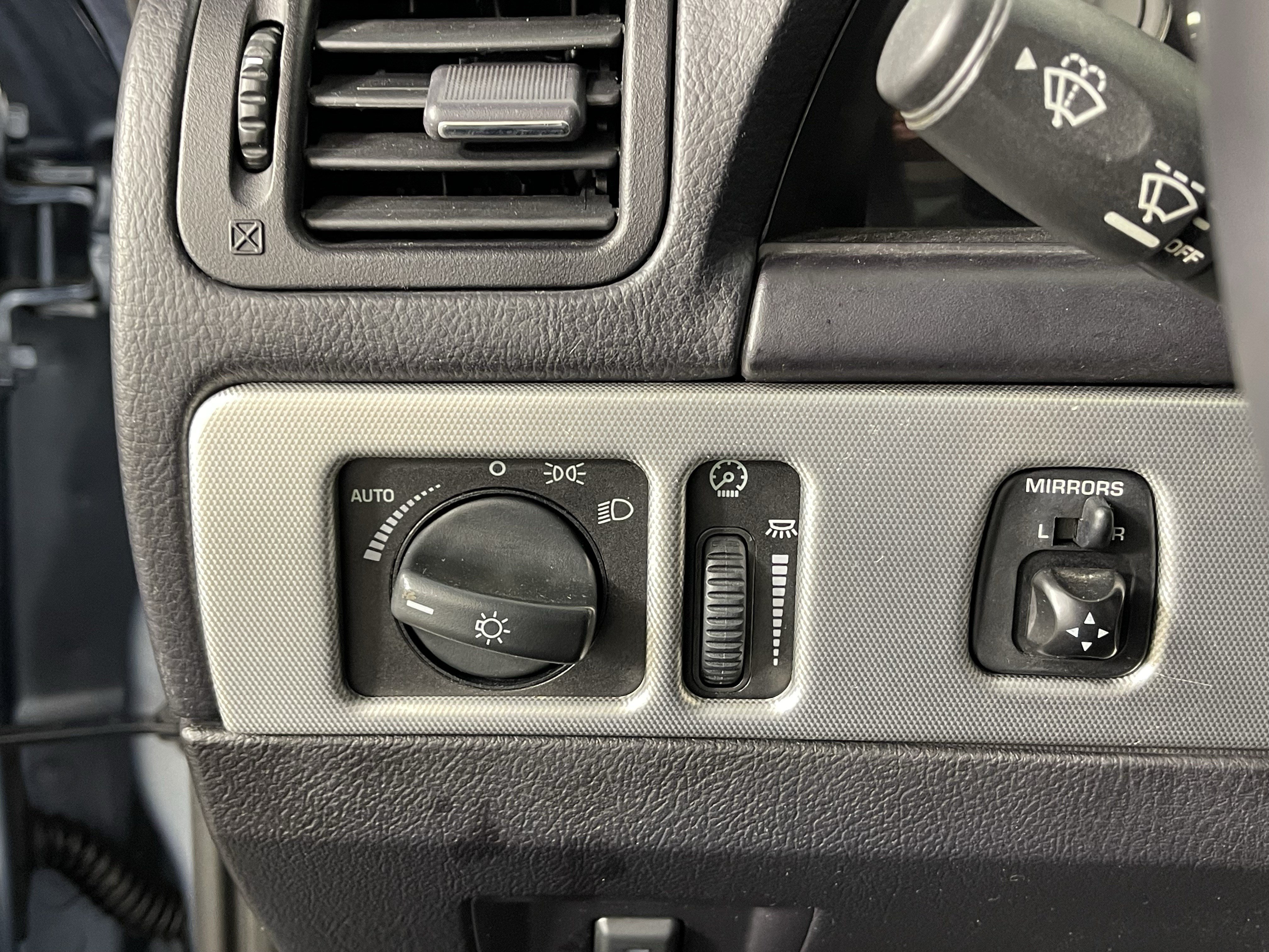 Used 2005 Ford Thunderbird RWD image 20