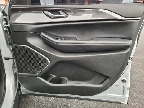 Used 2022 Jeep Grand Cherokee L Laredo w/ Luxury Tech Group I image 22