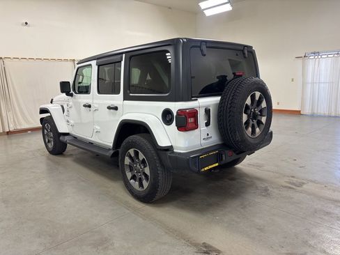 Used 2018 Jeep Wrangler Unlimited Sahara image 6