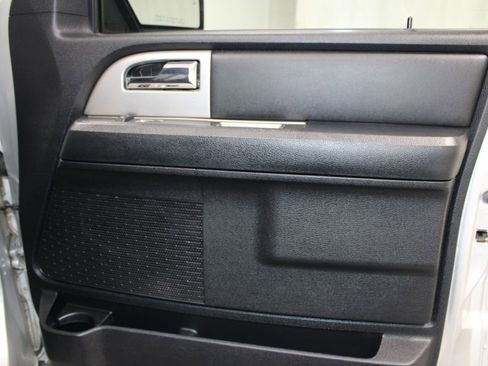 Used 2017 Ford Expedition XLT w/ Equipment Group 201A AWD/4WD image 36