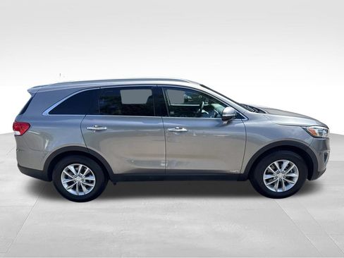 Used 2016 Kia Sorento AWD image 8