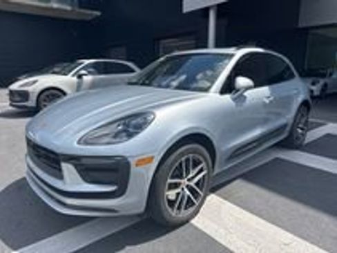 Certified 2023 Porsche Macan AWD/4WD image 6
