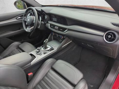 Used 2023 Alfa Romeo Stelvio Veloce AWD/4WD image 25