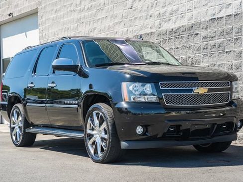 Used 2013 Chevrolet Suburban LTZ AWD/4WD image 2