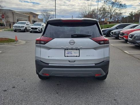 Used 2023 Nissan Rogue SV image 9