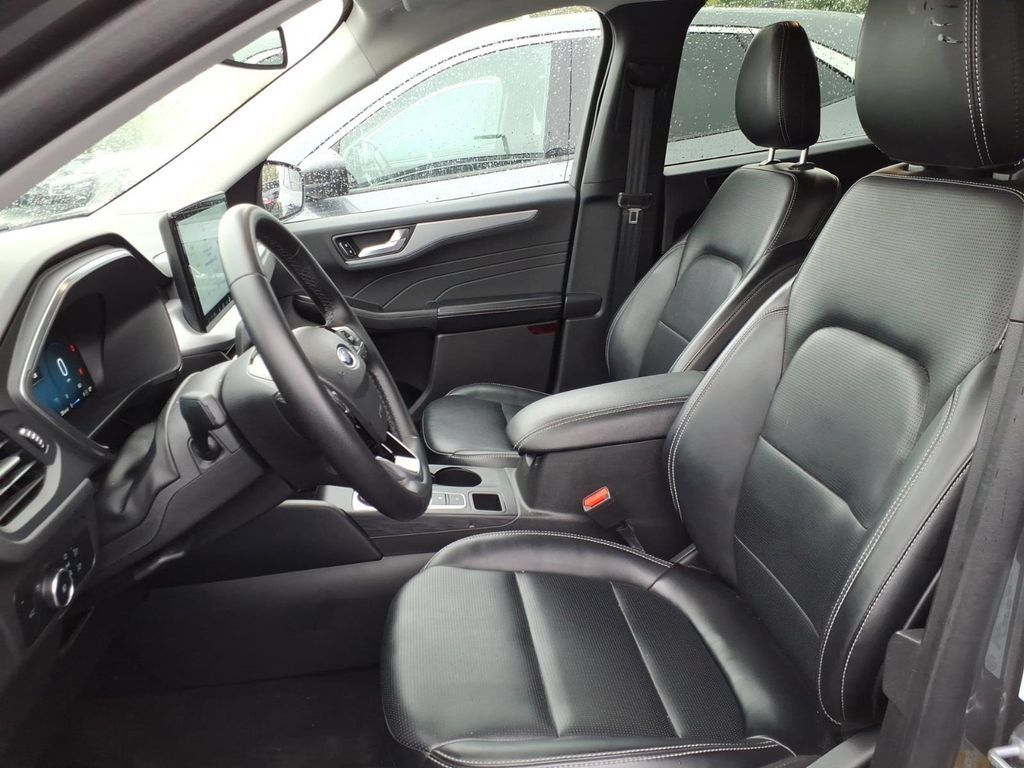 Used 2025 Ford Escape Platinum AWD/4WD image 17