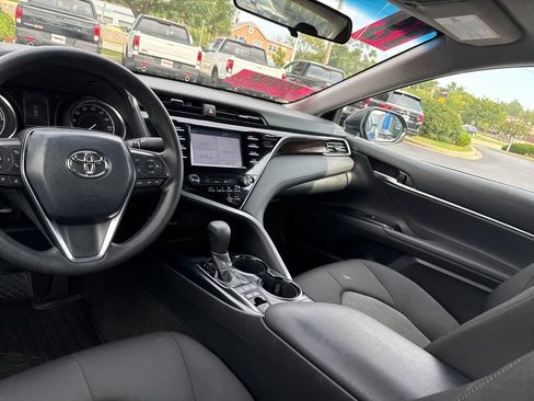 Used 2018 Toyota Camry LE FWD image 23