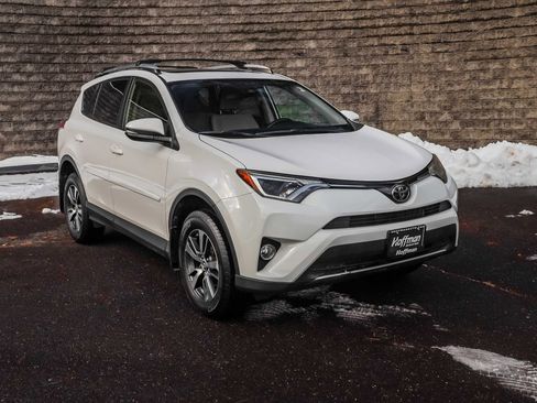 Used 2018 Toyota RAV4 XLE image 2