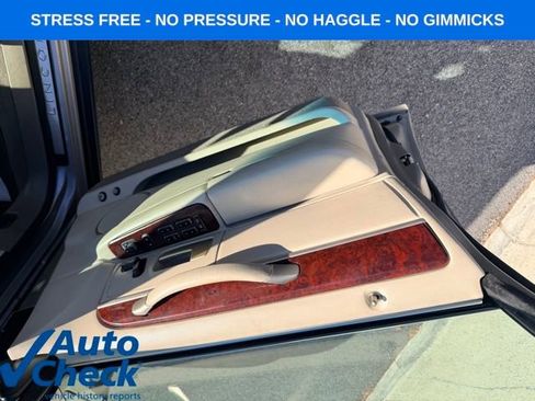Used 2003 Lincoln Town Car Signature image 15