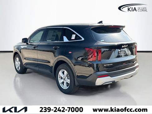 New 2026 Kia Sorento LX FWD image 4